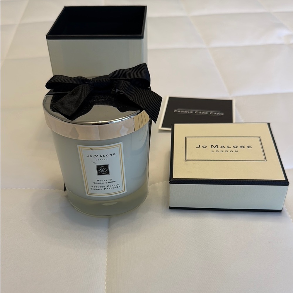 Jo Malone Cream and Black Gift Box with Candle